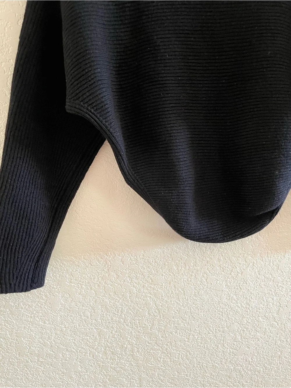Wilfred Aritzia 100% Merino Wool Black Ribbed Crew-Neck Cropped Sweater Small